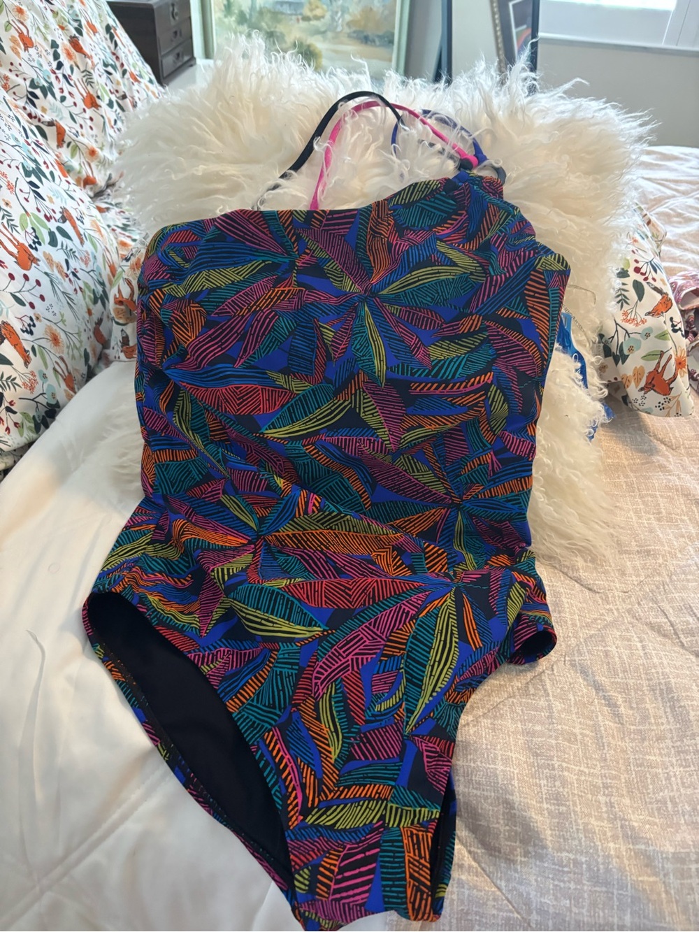 NWT luxury brand Skinny dippers woman’s one shoulder design swimsuit L